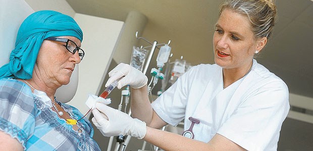Für Krebspatienten sind viele Therapieoptionen - auch zum Infundieren - hinzugekommen.