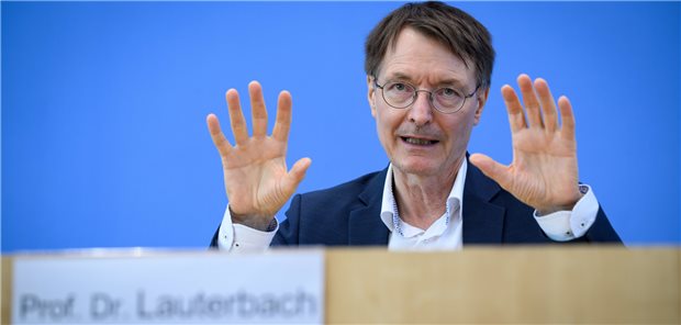 Lauterbach: 40 Millionen Euro für Long-COVID-Forschung „Für Menschen mit Long-COVID ist die Pandemie leider noch nicht beendet“: Bundesgesundheitsminister Karl Lauterbach (SPD) am Mittwoch im Haus der Bundespressekonferenz.
