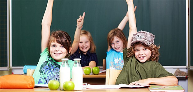 Milch und Obst von der EU Für Obst und Gemüse stehen den Grundschülern in Deutschland 24,87 Millionen Euro zur Verfügung, für Milch 10,55 Millionen Euro.
