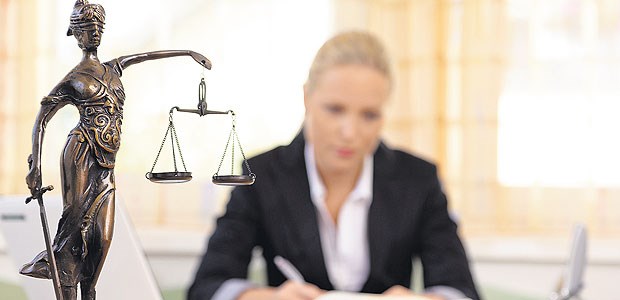Spezielle Police für Ärzte lohnt sich Für Praxisinhaber nicht existenziell aber ausgesprochen sinnvoll: die Rechtsschutzversicherung.