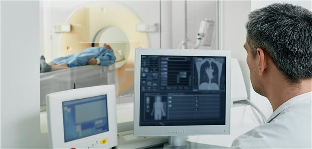 Patient bei einer CT-Untersuchung