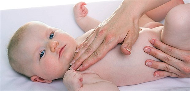 Das ist die beste Pflege für die Babyhaut Für Säuglinge entwickelte Pflegeprodukte können die Barrierefunktion der Haut unterstützen.