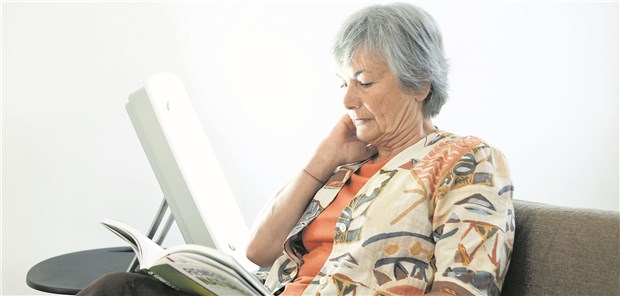 Für Schmerzpatienten könnte die Lichtdusche eine nebenwirkungsfreie Maßnahme sein.