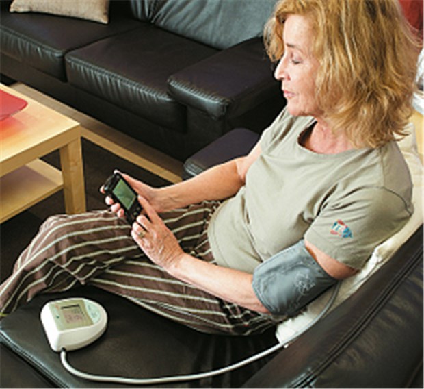 Telemedizin für die letzte Lebensphase Für Telemedizin zu Hause gibt es schonviele Anwendungen, etwa die Überwachung des Blutdrucks.