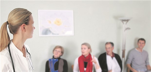 Für Versicherte sind Entlastungen attraktiv, Leistungserbringer sehen sie eher kritisch.