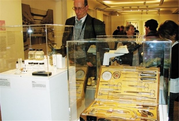 Tatort Museum: Rechtsmedizin sucht Spuren Für alle Fälle gerüstet: Arbeitsgeräte der Rechtsmediziner.