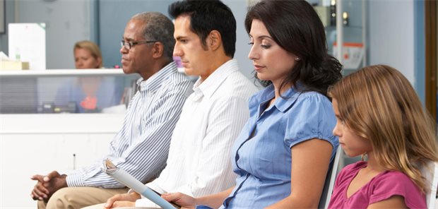 Patienten im Wartezimmer