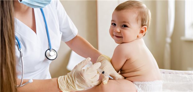 Für den RSV-Schutz reicht eine Einmaldosis von Nirsemivab. Das Präparat wird intramuskulär injiziert.