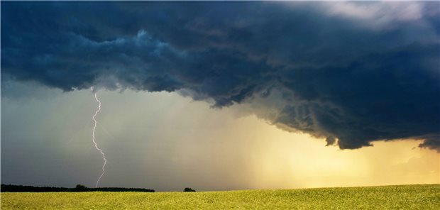 Warum es vor einem Gewitter mehr Atemwegsnotfälle gibt Für den Zeitraum drei Tage vor bis drei Tage nach einem Gewitter berechneten die Forscher 5,3 zusätzliche respiratorische Notfälle pro eine Million Senioren.