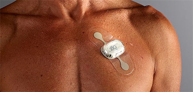 Mit Mini-Monitor Herzflimmern auf der Spur Für die EKG-Aufzeichnung wird ein Pflaster mit integrierter Aufzeichnungseinheit auf die Brust der Patienten geklebt.