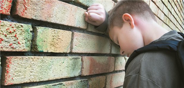 Teenager sind belastet, die Hilfesysteme überlastet Für die Kinder, die professionelle Unterstützung benötigen, wird es eng, heißt es im Kindergesundheitsbericht. Bildungssystem, Gesundheitssystem und Jugendhilfe – alle drei Hilfesysteme seien chronisch überlastet.