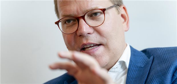 CDU-Politiker Sorge zur Entbudgetierung: Lauterbach kündigt mal wieder nur an „Für die Teams in Arztpraxen bedeutet das weitere Monate der Unsicherheit“: CDU-Politiker Tino Sorge.