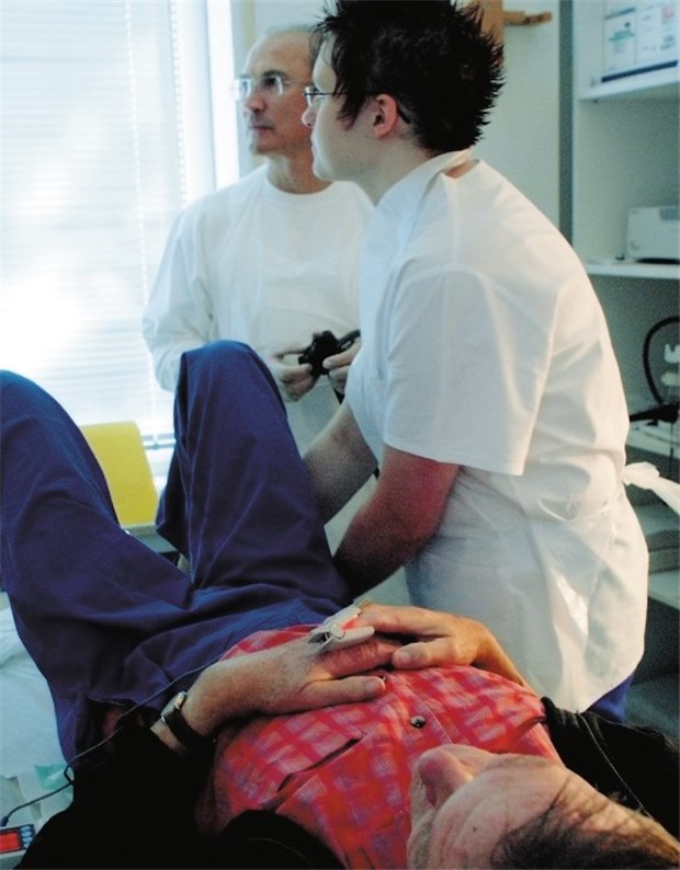 Vorsorge-Koloskopie nützt vor allem bei Männern Für die Untersuchung wurden die Patienten einer gastroenterologischen Schwerpunktpraxis vorsorglich per Koloskopie untersucht.