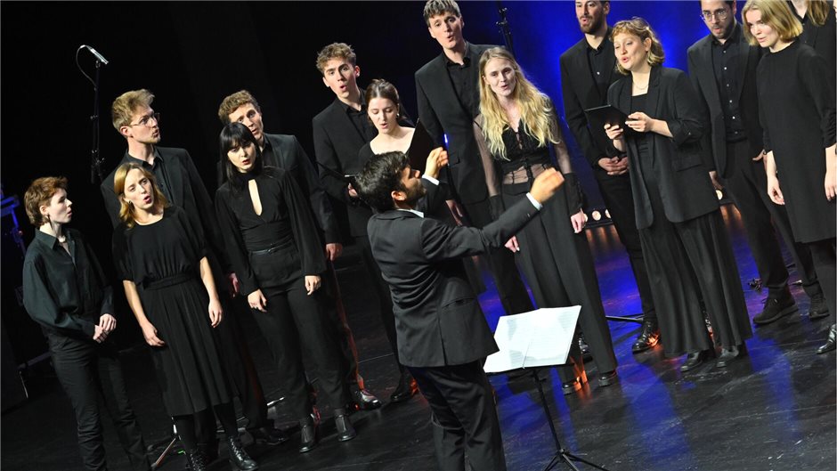 Für die musikalische Untermalung sorgte der Charité-Chor Berlin, der sich aus St...