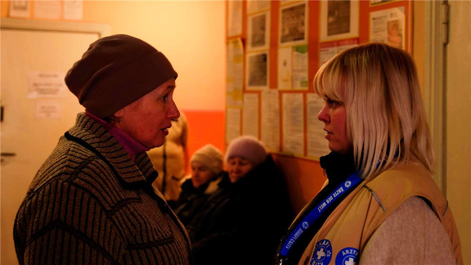 Zwei Frauen im Gespräch