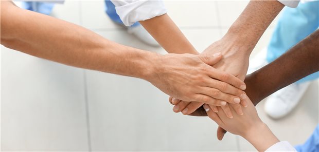 Für eine gute Netz-Versorgung braucht es nicht nur die Zusammenarbeit zwischen Haus- und Fachärzten, sondern auch die Kooperation mit Kliniken und Pflegeeinrichtungen.