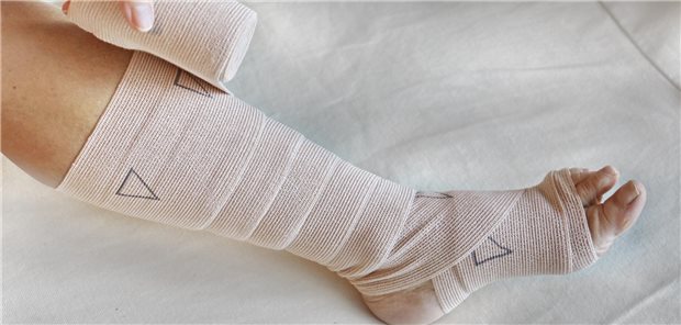 Ulcus cruris venosum: Konsequente Kompression, bessere Wundheilung Für eine gute Wundheilung kann Kompressionstherapie bei Ulcus cruris essenziell sein.