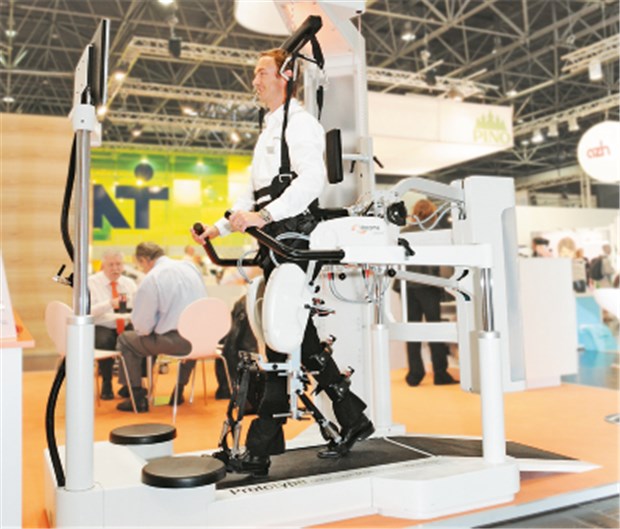 Gangtraining im virtuellen Wald Für eine robotergestützte Gangorthese sehr kompakt: der Lokomat Nanos.