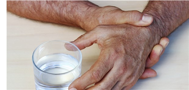 Ein prima Konzept! Für schwer an M. Parkinson Erkrankte schon ein Problem: Ein Glas Wasser in die Hand zu nehmen.