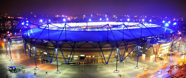 Welche Impfungen Reisende zur EM jetzt brauchen Fußballstadion in der Ukraine: Auch an den Versicherungsschutz denken.