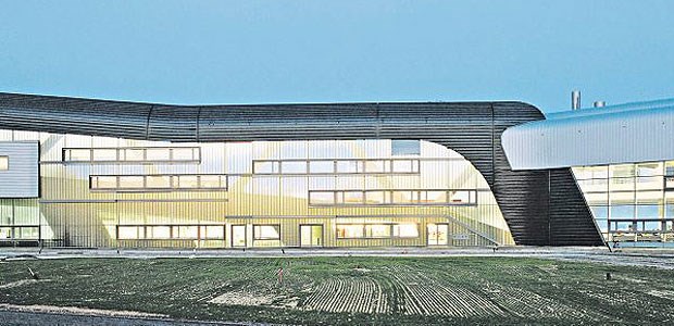 Highlight-Wochenende in Leipzig zu gewinnen Futuristisches Design: Seit 2005 läuft im BMW Werk Leipzig die Produktion.