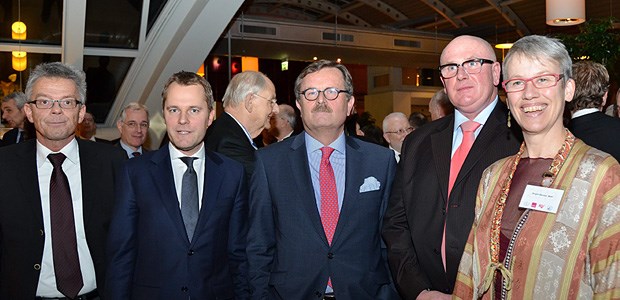 Wenn Ärzte zweimal feiern GBA-Chef Hecken, Minister Bahr, BÄK-Präsident Montgomery, KBV-Chef Köhler und Grünen-Politikerin Biggi Bender.