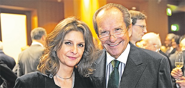 Engagement, das Früchte trägt GBA meets Internisten: Zum zwanglosen Gespräch trafen sich auch BDI-Chef Dr. Hans-Friedrich Spies und Dr. Regina Klakow-Franck vom Bundesausschuss.
