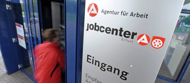 Keine Hartz-IV für rezeptfreie Arzneien Gang zum Jobcenter: Für Gesundheit ist die Behörde nicht zuständig.
