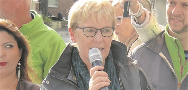 Maria Klein-Schmeink: "Die Pflege ist systemrelevant" Ganz gleich, ob als Gast bei „Pflege am Boden“ (links) oder auf der „Baustelle Geburtshilfe“: Maria Klein-Schmeink, gesundheitspolitische Sprecherin der Grünen, sieht in beiden Bereichen Handlungsbedarf.