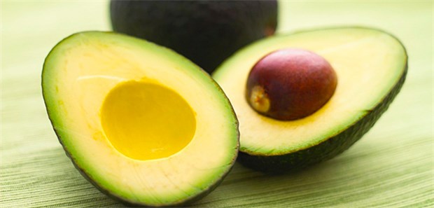 Mediziner warnt vor "Avocado-Hand" Gar nicht so einfach zu halbieren: Chirurg berichtet von regelmäßigen Verletzungen beim Halbieren von Avocados.