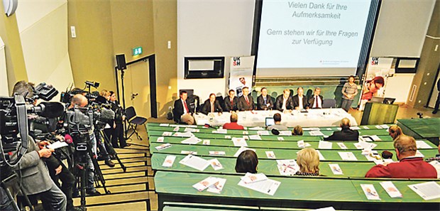 Verunsicherung - aber wenig Interesse Geballte Medienpräsenz, großer Hörsaal, wenig Resonanz: Sehr viele der 330 Plätze blieben in Kiel leer.