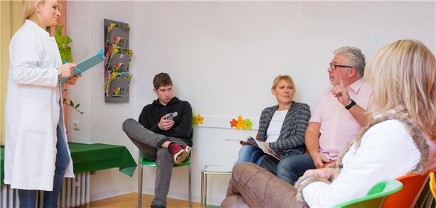 Blick in ein Wartezimmer einer Arztpraxis