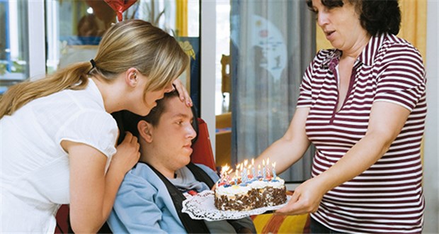 Geburtstag im Jugendhospiz: Fröhliche und gemeinsame Aktivitäten sollen das Leiden lindern.