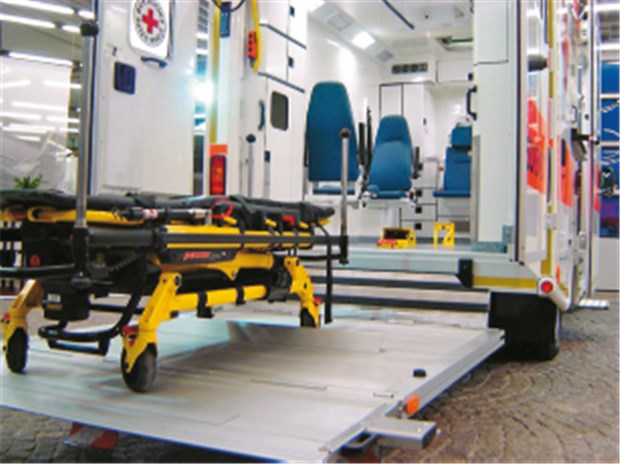 Notarztwagen, Version XXL: Rettungsdienst stellt sich auf dicke Patienten ein Geeignet für ganz Dicke: Rettungswagen vom Roten Kreuz. © BRK