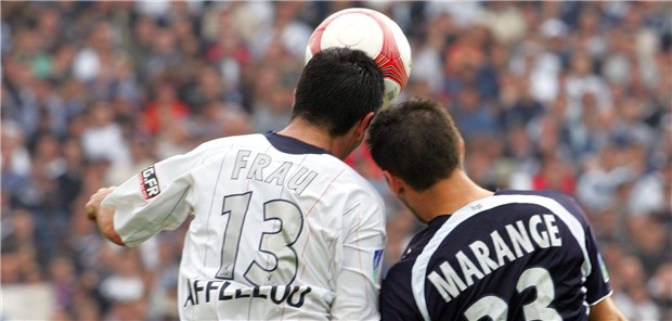 Die Angst des Kickers vor Alzheimer Gefährlicher Kopfeinsatz: Im Alter häufen sich bei Profifußballern neurodegenerativeErkrankungen. (Symbolbild)