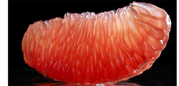 Gefahr bei Herzinsuffizienz? Grapefruitsaft kann Wechselwirkungen mit Herzarzneien auslösen.