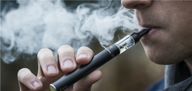 E-Zigaretten könnten Schuld an Hunderten Lungenkranken sein Gefahr durch E-Zigaretten? Lungenexperten sind noch unschlüssig, was die möglichen Fälle in den USA bedeuten.