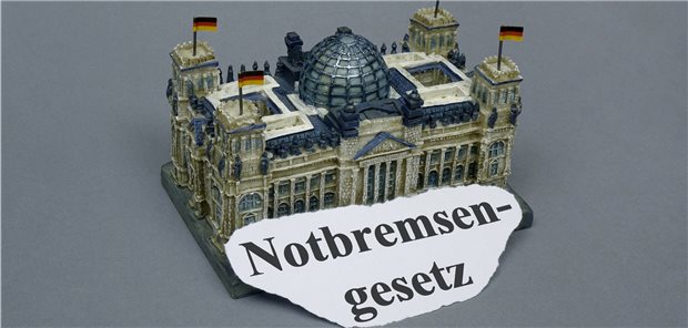 Juristen zerpflücken Koalitionspläne für Corona-Notbremse Gegen das geplante Notbremsengesetz der Bundesregierung gibt es erhebliche juristische Bedenken.
