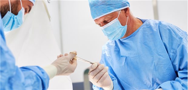 Gegenüber 2019 bricht die Zahl der stationäre Behandlungen 2022 bei einigen Indikationen deutlich zweistellig ein.