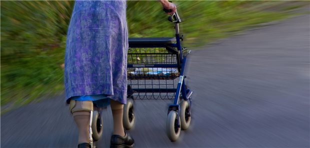 Gehhilfe – eine von 38 Produktgruppen des Hilfsmittelverzeichnisses. Etwas Ähnliches fordert die Sanitätshausbranche in Form vereinfachter und transparenter Rahmenbedingungen auch für sich selbst.