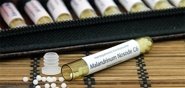 Weg mit dem Heilpraktikerberuf! Gehört zum Repertoire vieler Heilpraktiker: Die Behandlung mit Homöopathika.