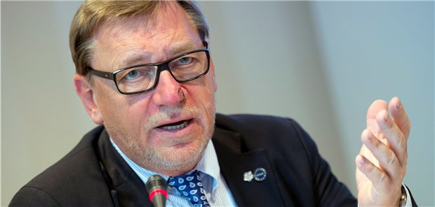 Hausärzte-Chef rechnet ab März mit Corona-Impfungen in Arztpraxen Geht davon aus, dass die Praxen bereits im Februar oder März in die Impfungen einbezogen werden: Der Vorsitzende des Deutschen Hausärzteverbandes, Ulrich Weigeldt.