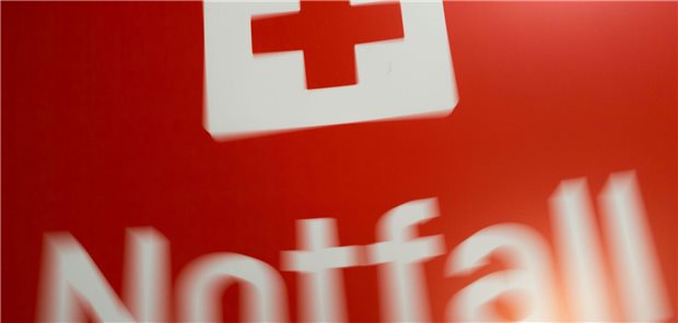 Schild mit der Aufschrift „Notfallzentrum“