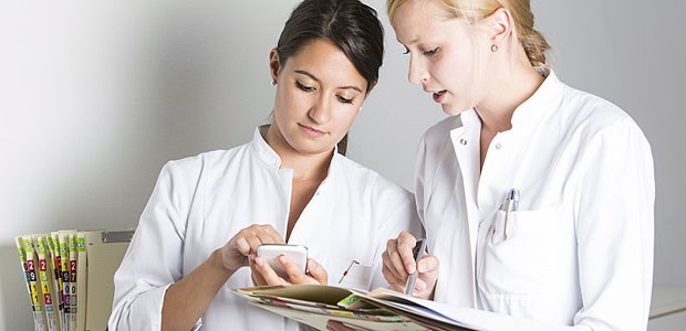 Neuer Vorstoß für PJ-Pflichtzeit in Allgemeinmedizin Geht es nach dem Willen der DEGAM, sollen Medizinstudenten drei Monate in einer allgemeinmedizinischen Praxis absolvieren.