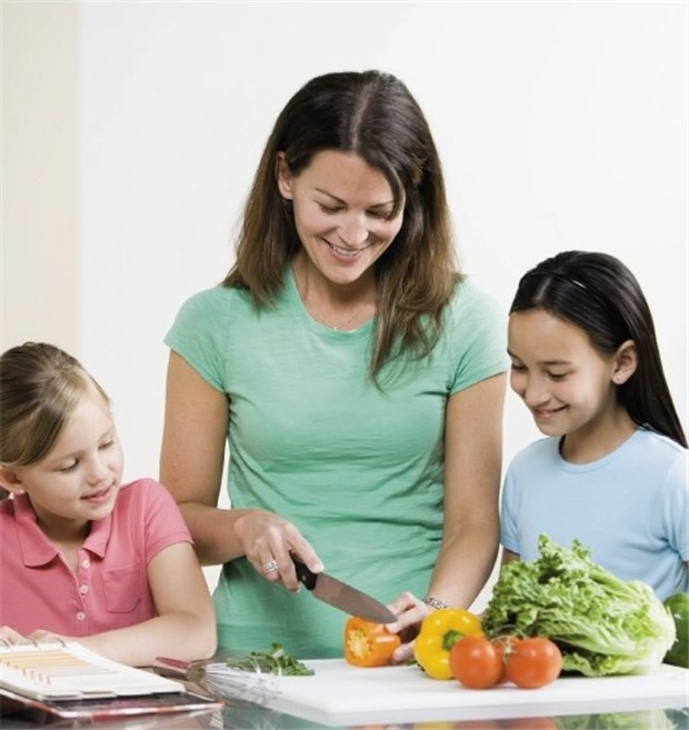 IGeLn fördert die gesunde Ernährung Geht schnell, schmeckt gut und ist auch noch gesund: Mahlzeiten mit frischen Lebensmitteln selbst zuzubereiten.