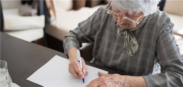 Geistig fit im hohen Alter: Das hat offenbar häufig auch was mit der Beta-Amyloid-Last im Gehirn zu tun.