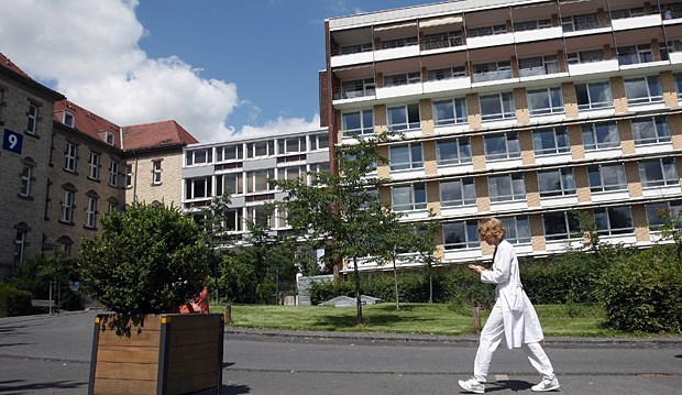 Grünes Licht für "Kassel School of Medicine" Gelände des Klinikums Kassel: Ab September 2013 können jährlich an der School of Medicine 24 Studierende aufgenommen werden.