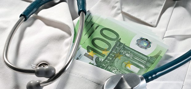 Doktoren ohne Arbeitszeit Geld für den Doktor: Künftig dürften die Honorarverhandlungen schwieriger werden.