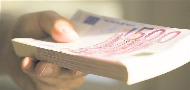 Geld leihen von Privatpersonen? Dafür dürfen Kassenärzte und -zahnärzte auch ihre Honoraransprüche an diese abtreten, so das Bundessozialgericht.