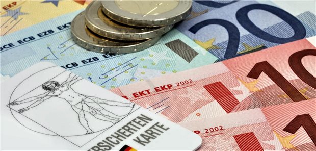 Geld und Krankenkassenkarte